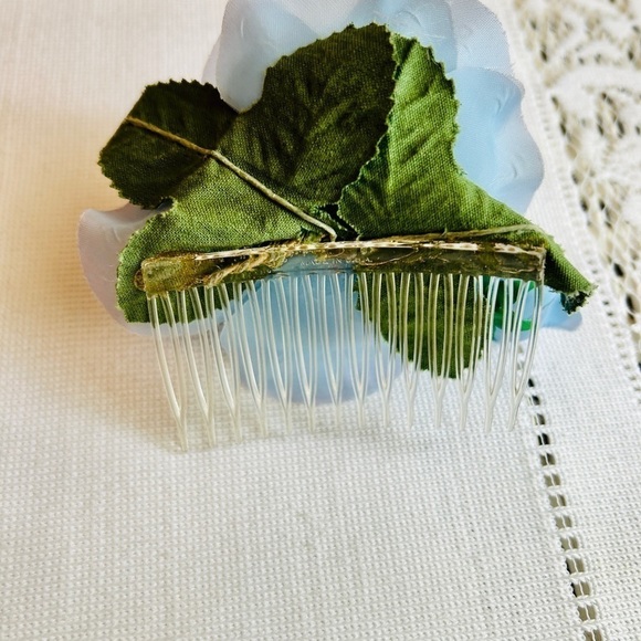 Flower Hair Comb Fastener Pastel Blue Coquette Vintage 1980s Bud Green Leaves - Picture 7 of 11